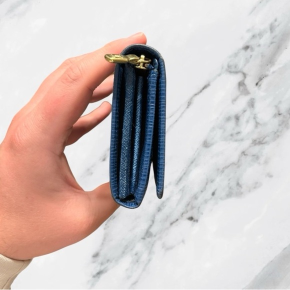 Louis Vuitton Authentic Blue Epi Leather Porte Tresor Wallet with Dustbag - Picture 5 of 16